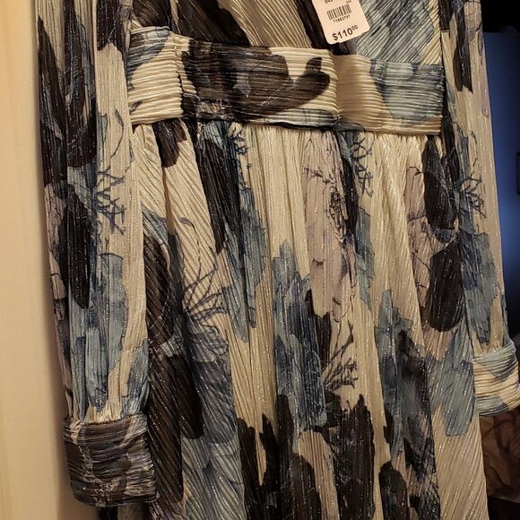 Knee length dress - Picture 2 of 3